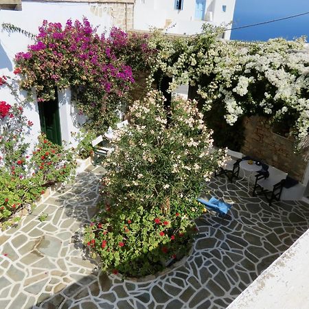 Fanivevisgarden Hotel Folegandros Town Exterior photo