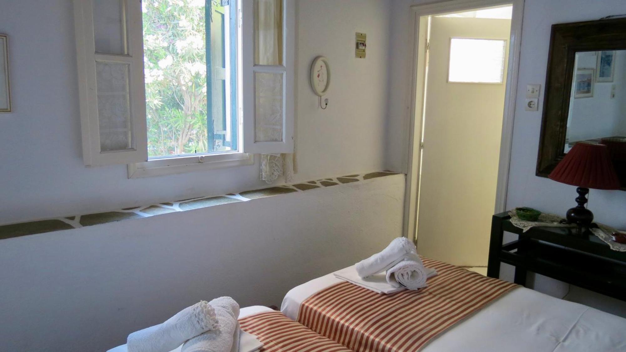 Fanivevisgarden Hotel Folegandros Town Exterior photo