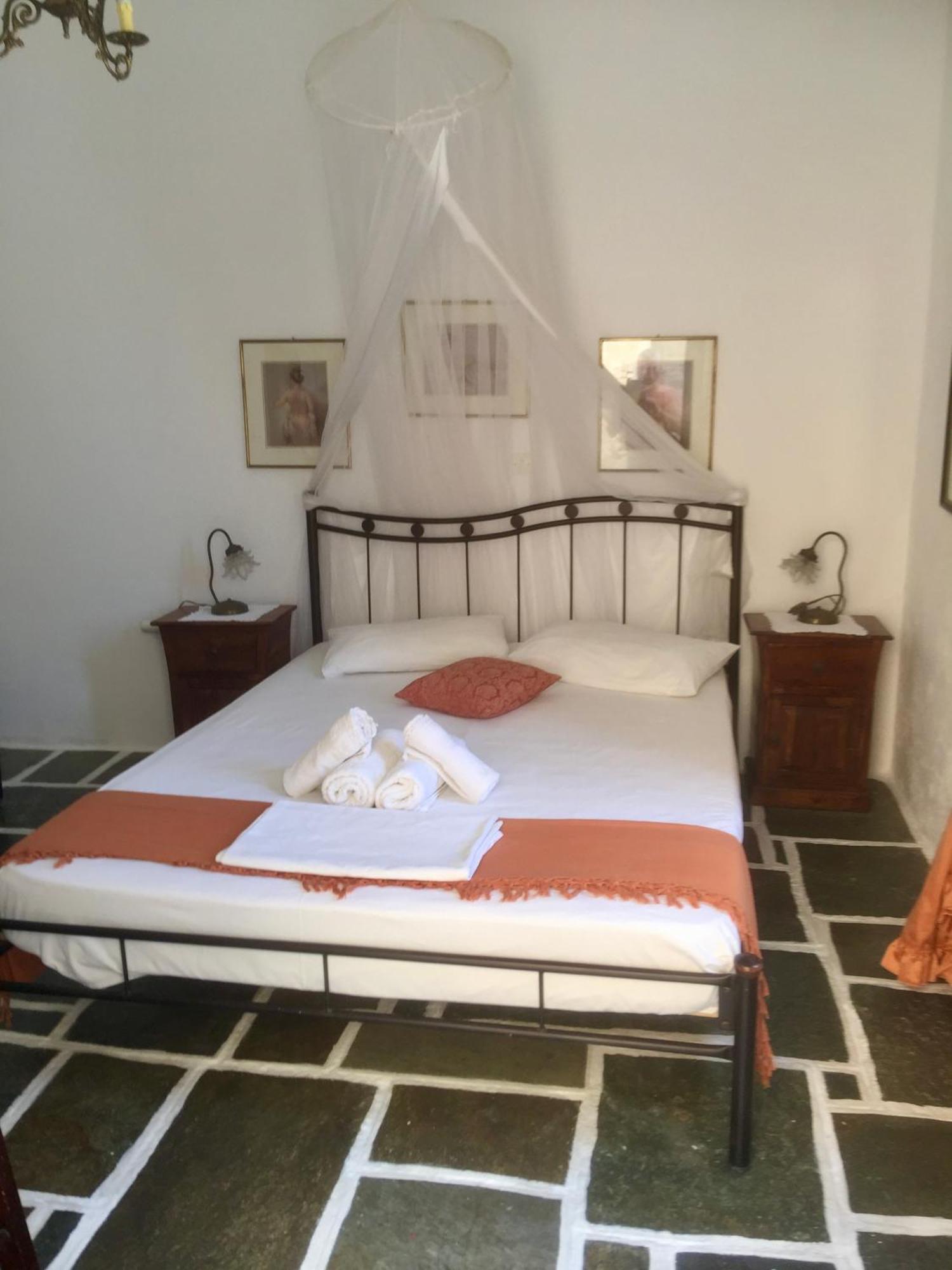 Fanivevisgarden Hotel Folegandros Town Exterior photo