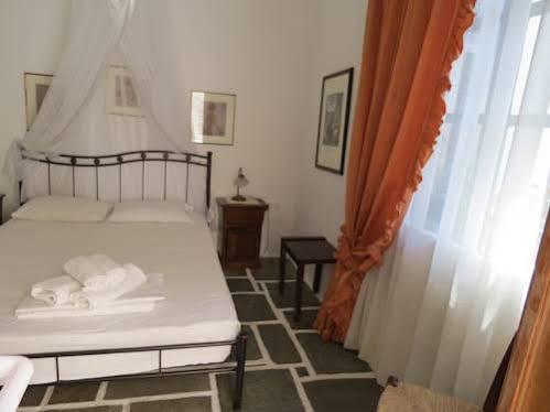 Fanivevisgarden Hotel Folegandros Town Exterior photo