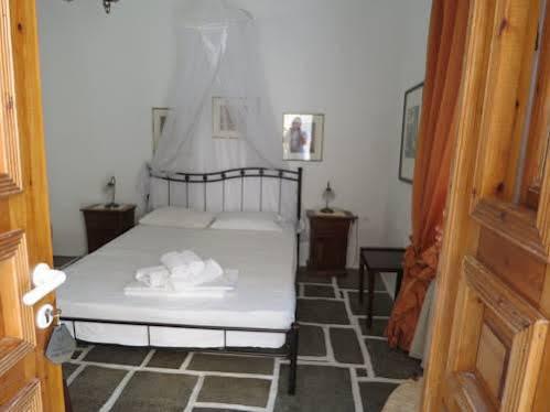 Fanivevisgarden Hotel Folegandros Town Exterior photo